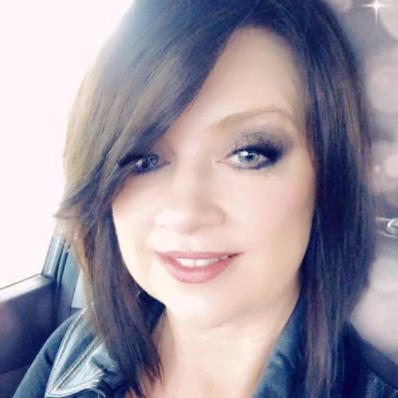 Meet your Posher, Lisa - Picture 1 of 1